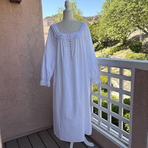 EILEEN WEST Ballet Nightgown Size Large Lace Embroidered Long Sleeve Cottagecore